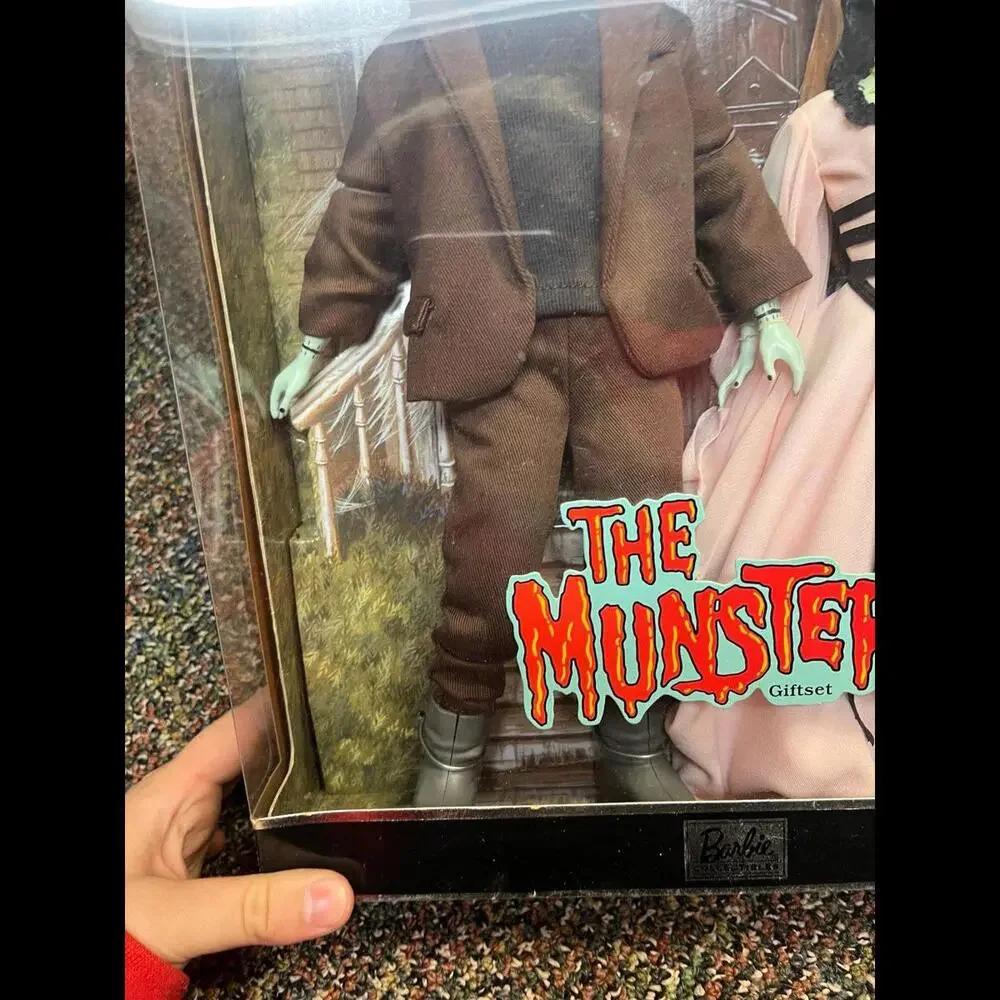 BARBIE & KEN The Munsters Collector Gift‎ Set Dolls Mattel 50544 MIB Condition
